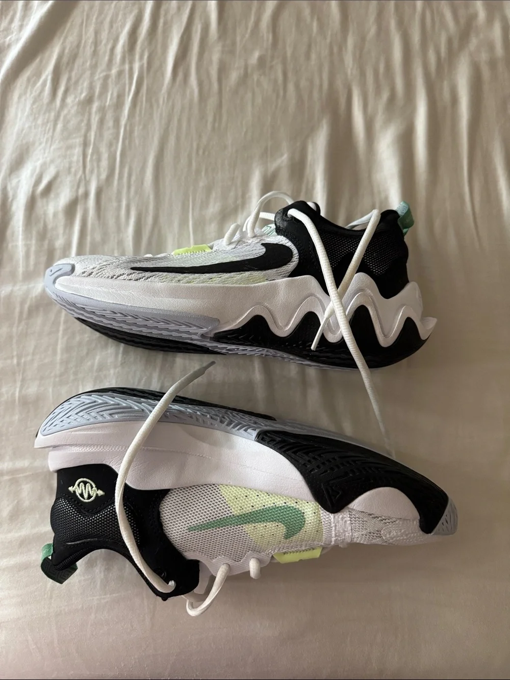 Nike Giannis Shoes Size 5Y